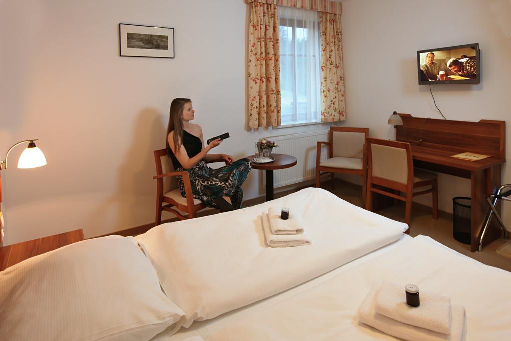 Hostinec U Hubalku Kostelec nad Orlici Phòng bức ảnh